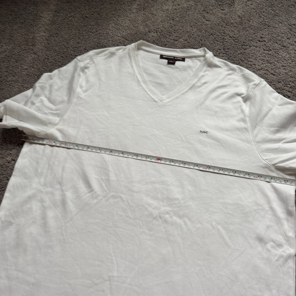 Michael Kors Men‘s White V-Neck T-Shirt - Picture 4 of 6